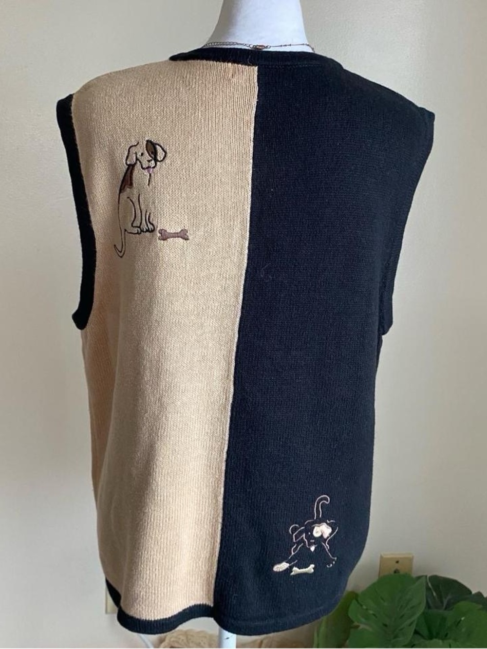 Vintage black & tan knit dog vest - Picture 9 of 9
